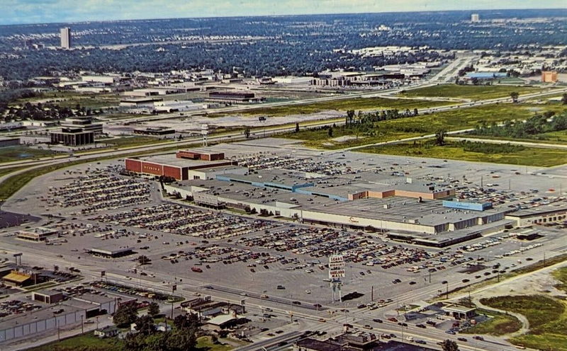 Oakland Mall - Vintage Postcard